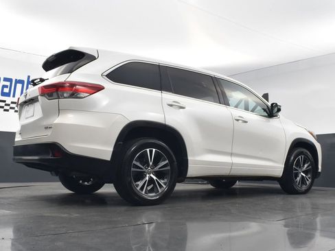 Used 2017 Toyota Highlander Plus image 21