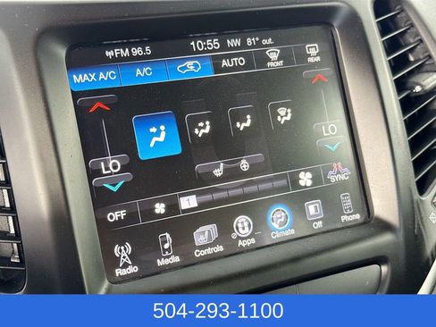 Used 2017 Jeep Cherokee Limited image 14