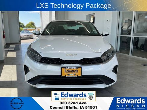 Used 2023 Kia Forte LXS w/ LXS Technology Package FWD image 3