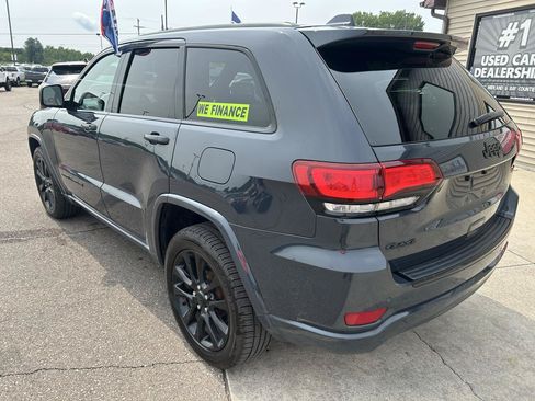 Used 2018 Jeep Grand Cherokee Altitude AWD/4WD image 7