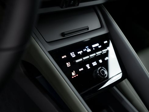 New 2025 Porsche Macan 4S Electric image 14