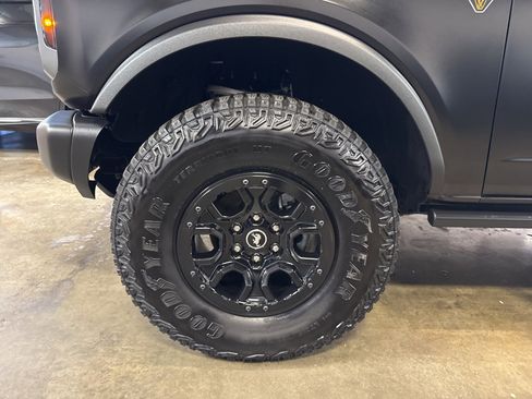 Used 2023 Ford Bronco Badlands image 6