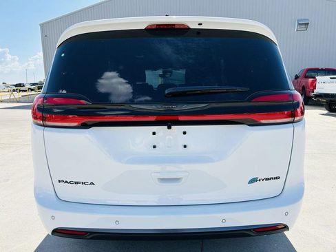 New 2026 Chrysler Pacifica Select w/ Quick Order Package 2EV image 40