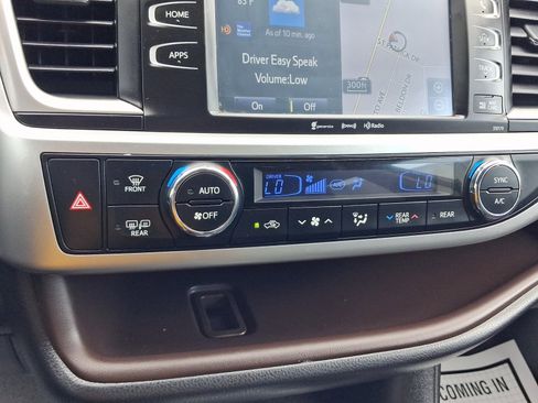 Used 2017 Toyota Highlander XLE w/ Carpet Mat Package AWD/4WD image 17