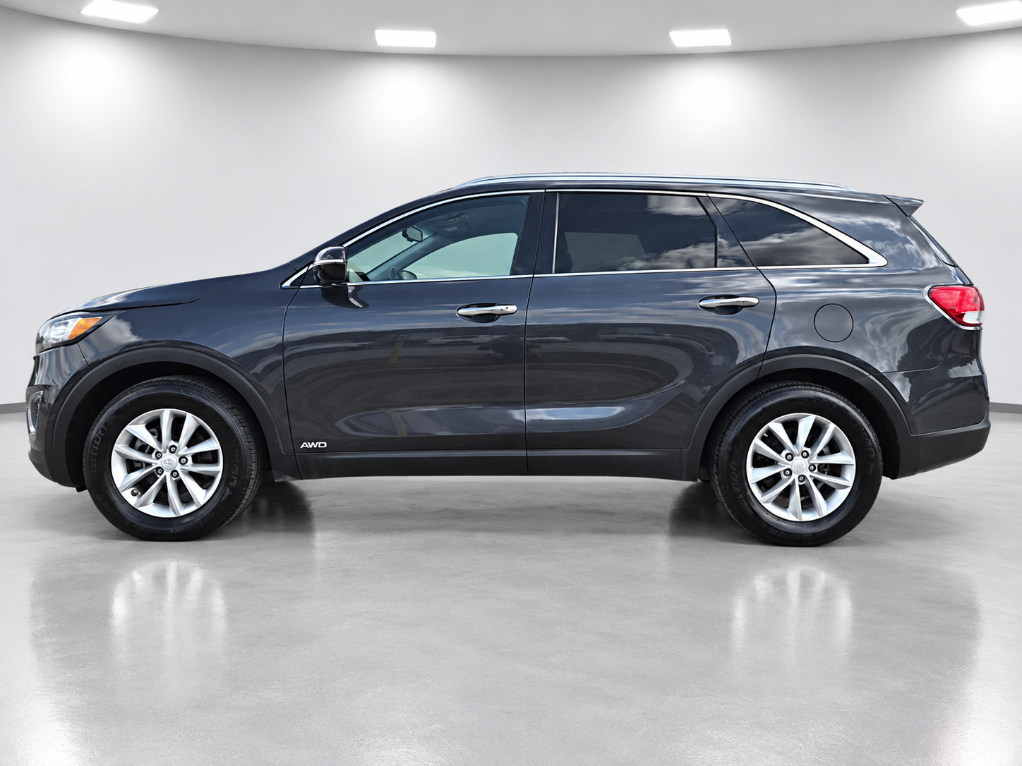 Used 2017 Kia Sorento AWD w/ LX Convenience Package image 3