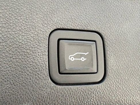 Used 2023 Chevrolet Suburban Premier AWD/4WD image 19