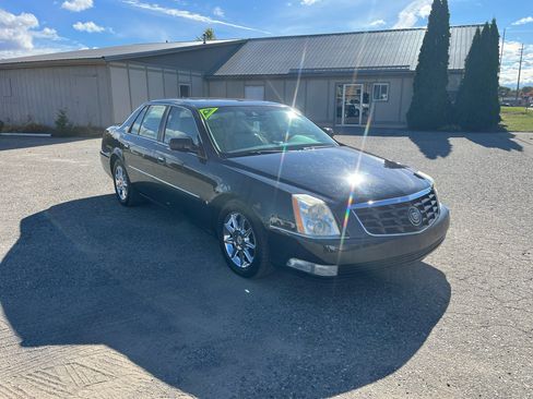 Used 2009 Cadillac DTS w/ Platinum Edition image 7