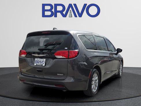 Used 2023 Chrysler Voyager LX FWD image 4