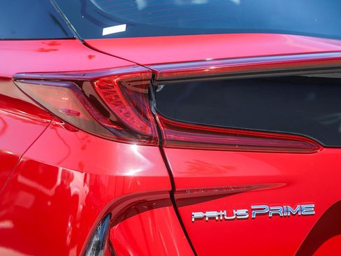 Certified 2022 Toyota Prius Prime Limited FWD image 9