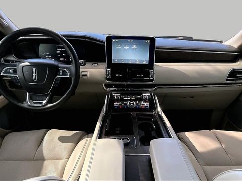 Used 2018 Lincoln Navigator Reserve w/ Technology Package AWD/4WD image 16
