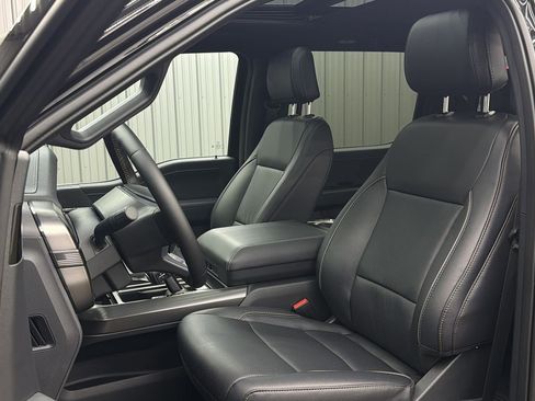 Used 2025 Ford F150 Lariat image 32