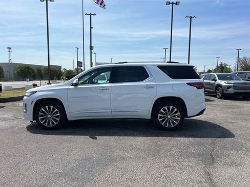 Used 2023 Chevrolet Traverse Premier FWD image 6
