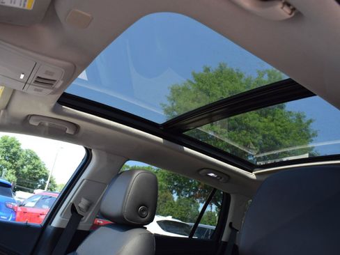 Used 2019 Buick Envision Essence FWD image 35