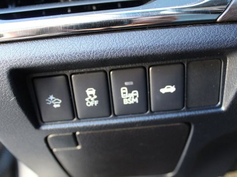 Used 2017 Toyota Avalon XLE Premium w/ Preferred Accessory Package FWD image 25