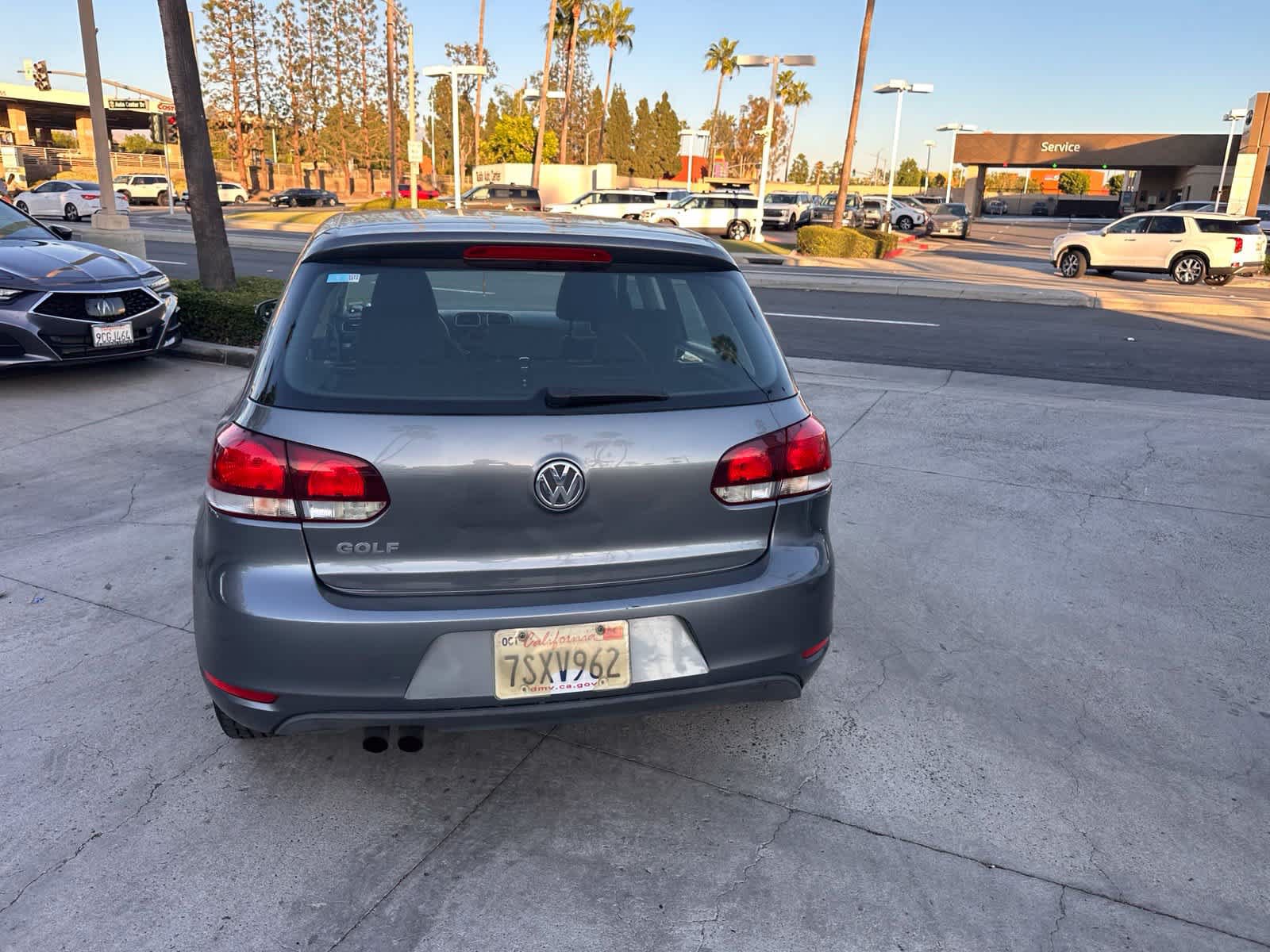 Used 2014 Volkswagen Golf 4-Door FWD image 4