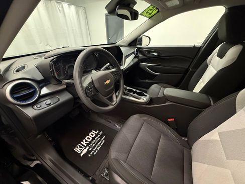 Used 2025 Chevrolet Trax LS image 11