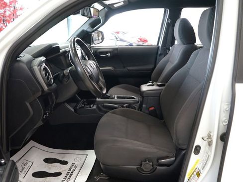 Used 2018 Toyota Tacoma TRD Sport w/ Technology Package image 21