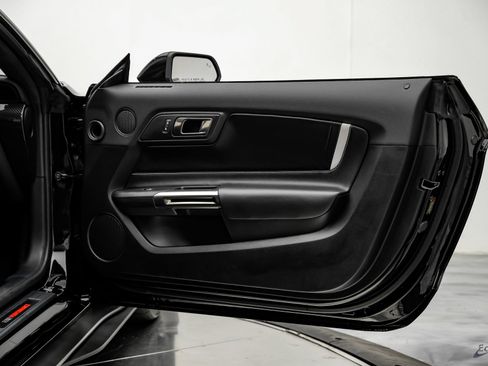 Used 2021 Ford Mustang Shelby GT500 w/ Carbon Fiber Track Pack RWD image 93