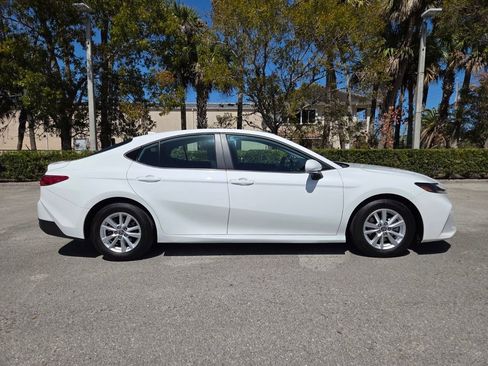 Used 2025 Toyota Camry LE image 2