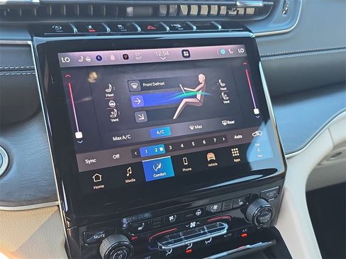 New 2025 Jeep Grand Cherokee Limited image 22