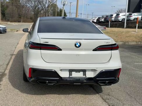 Used 2025 BMW 760i xDrive w/ Premium Package image 11
