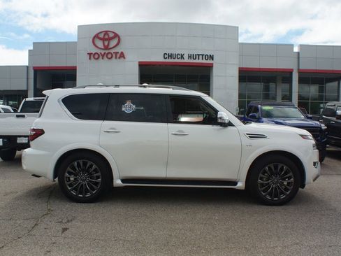 Used 2022 Nissan Armada Platinum w/ Captain's Chairs Package RWD image 1