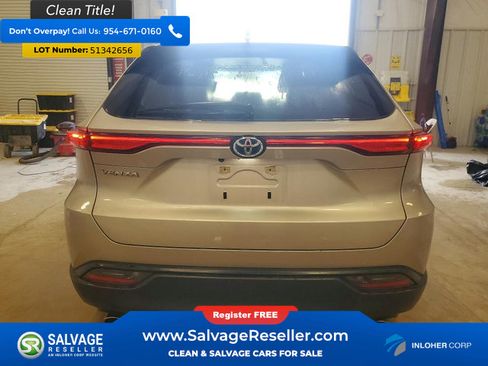 Used 2024 Toyota Venza LE AWD/4WD image 8