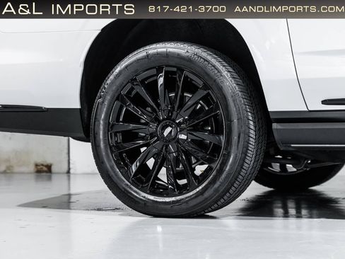 Used 2024 Cadillac Escalade ESV Premium Luxury w/ Performance Package AWD/4WD image 31