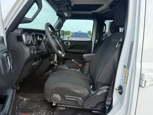 Used 2018 Jeep Wrangler Unlimited Sahara w/ LED Lighting Group AWD/4WD image 10