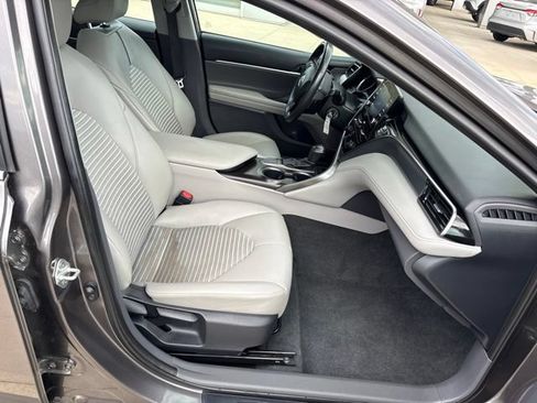 Used 2024 Toyota Camry SE FWD image 30