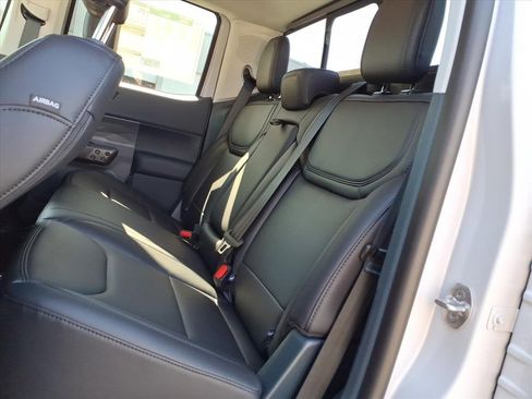 New 2025 Ford Maverick Lariat w/ Black Appearance Package image 11