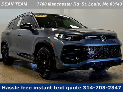 Used 2025 Volkswagen Tiguan SE R-Line image 1