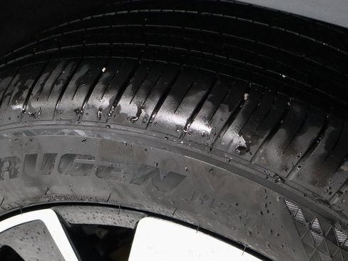 Used 2025 Volkswagen Atlas Cross Sport SE image 20