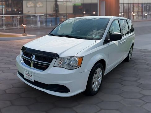 Used 2018 Dodge Grand Caravan SE w/ UConnect Hands-Free Group FWD image 7