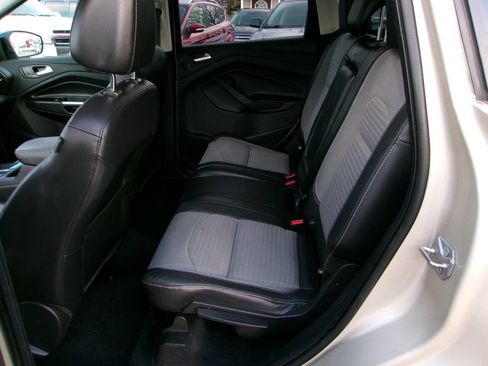 Used 2017 Ford Escape Titanium image 9