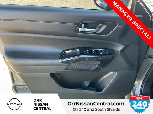 Used 2022 Nissan Pathfinder SV image 16