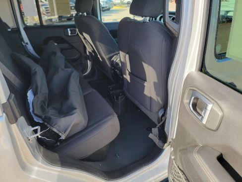 Used 2023 Jeep Gladiator Overland image 10