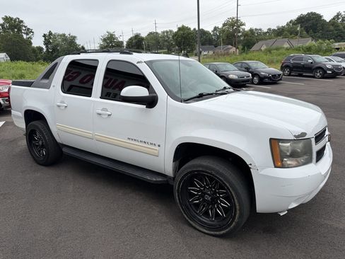 Used 2009 Chevrolet Avalanche LT w/ Luxury Package image 5