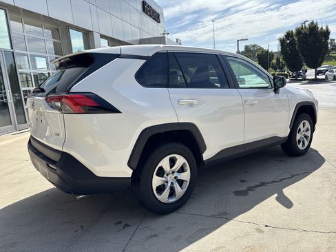 Used 2022 Toyota RAV4 LE FWD image 6