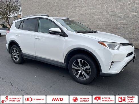 Used 2018 Toyota RAV4 XLE image 1
