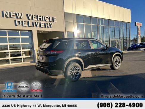 Used 2024 Nissan Rogue S image 9