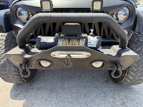 Used 2015 Jeep Wrangler Unlimited Sahara AWD/4WD image 9