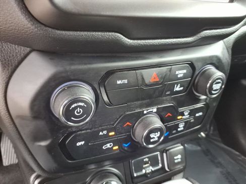 Used 2023 Jeep Renegade Latitude image 23