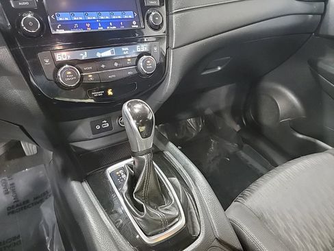 Used 2020 Nissan Rogue SV FWD image 17