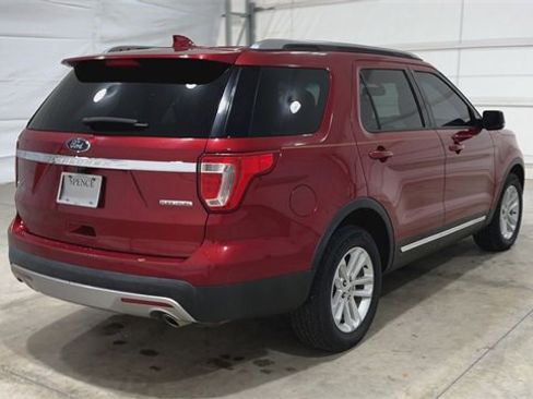 Used 2016 Ford Explorer XLT w/ Equipment Group 202A image 8