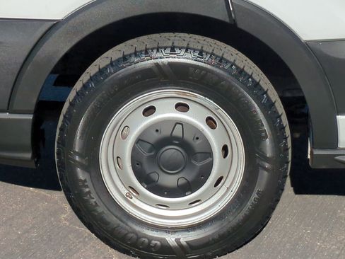 Used 2021 Ford Transit 250 Medium Roof image 9