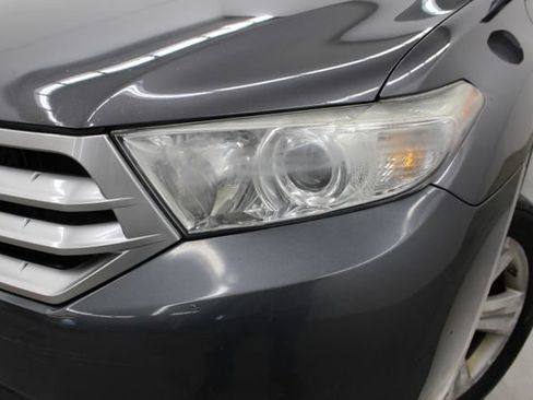 Used 2012 Toyota Highlander Limited w/ Tow Pkg AWD/4WD image 5