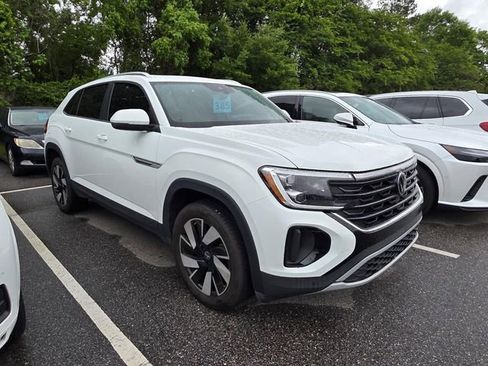 Used 2024 Volkswagen Atlas Cross Sport SE FWD image 1