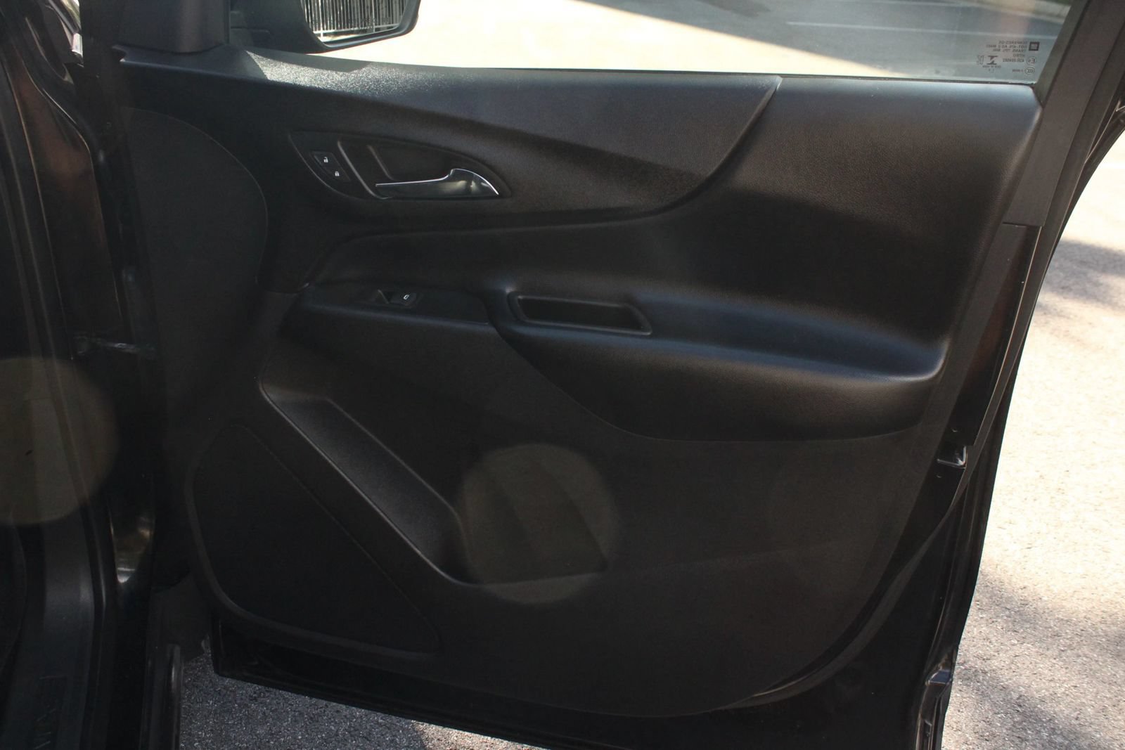 Used 2020 Chevrolet Equinox LT w/ Driver Convenience Package FWD image 24
