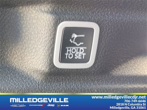 New 2024 Jeep Grand Cherokee L Altitude image 14